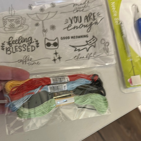 Sustainable Towel Embroidery Kit - Cream - Picture 7 of 8